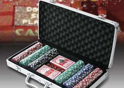 ポーカーチップ300枚で楽しむカジノゲーム